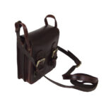 B&A kisméretű bőr oldaltáska belső válaszfallal állítható hosszúfogóval 15,5*17 cm